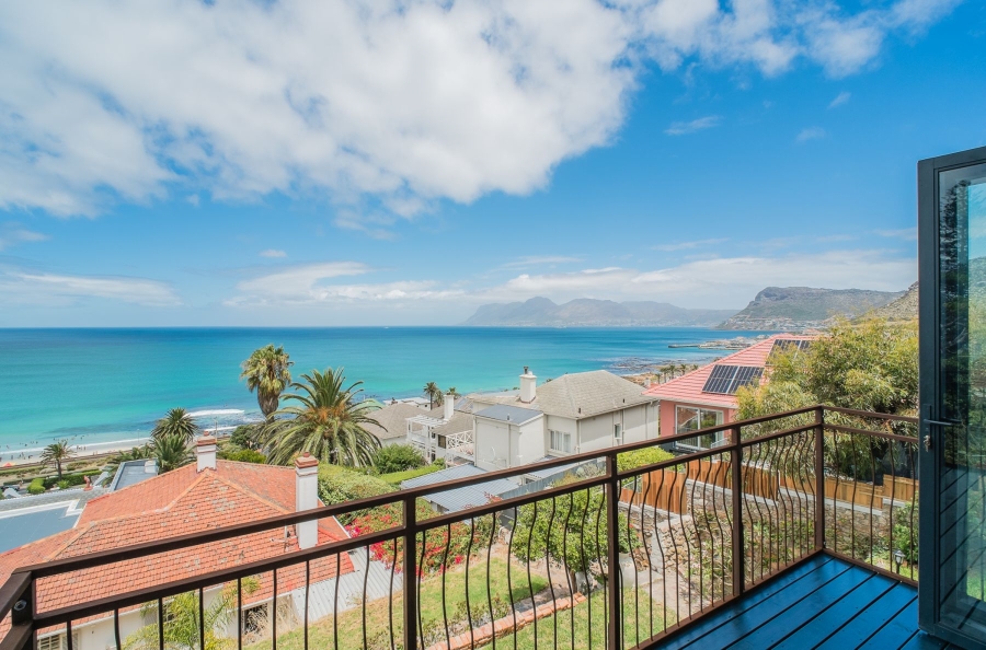 To Let 4 Bedroom Property for Rent in St James Western Cape